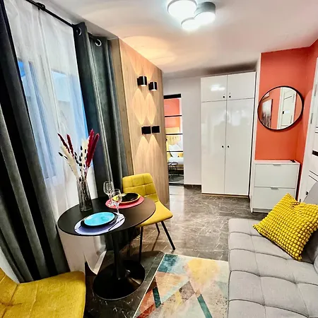 Apartament Parking & Patio, Design Centro