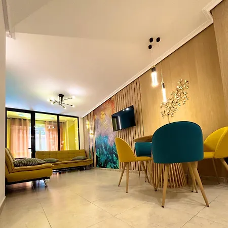 Parking & Patio, Design Centro Apartment *