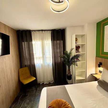Apartament Parking & Patio, Design Centro