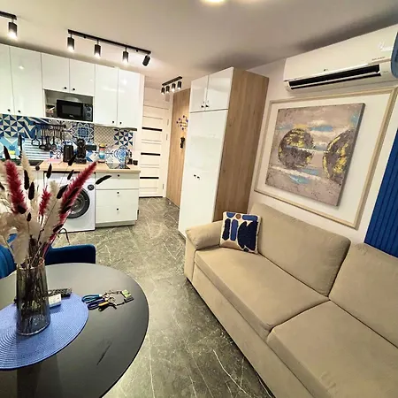 Apartment Parking & Patio, Design Centro *