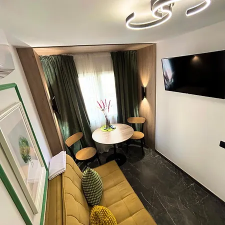 Apartament Parking & Patio, Design Centro